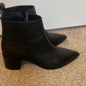 Everlane The Boss Boot Pointed Toe Booties in Pebbled Black Leather, Size 10.5
